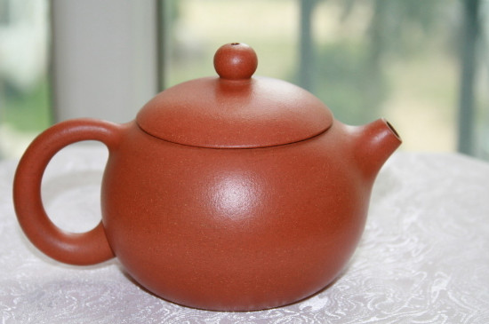 朱泥壶适合泡红茶吗，红茶适合泡紫泥还是朱泥壶