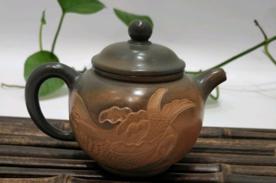 泡茶用坭兴陶和紫砂壶哪个好，紫砂壶比坭兴陶壶好吗？
