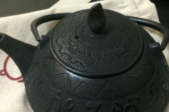 铸铁壶开壶方法，铸铁茶壶怎么开壶方法