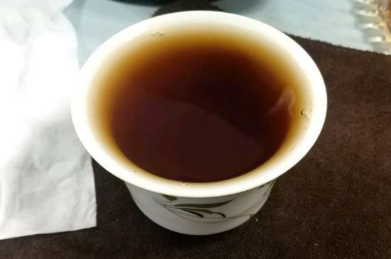 女人喝红茶好还是喝普洱茶好，普洱茶和红茶哪个适合女人喝