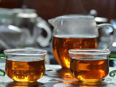 红茶和绿茶的区别，常喝红茶好还是绿茶好？