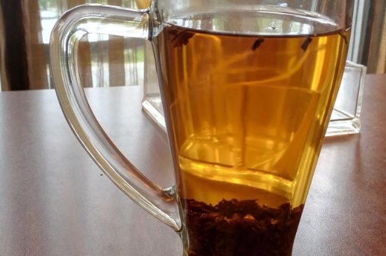 红茶放置10年还能喝吗，多年过期红茶居然还能喝？