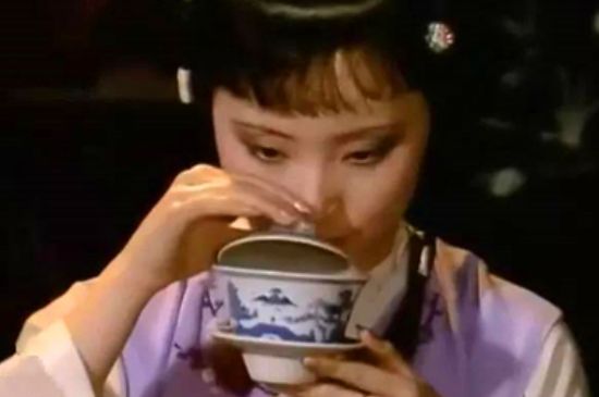 女士喝茶优雅姿势，女士正确喝茶姿势礼仪
