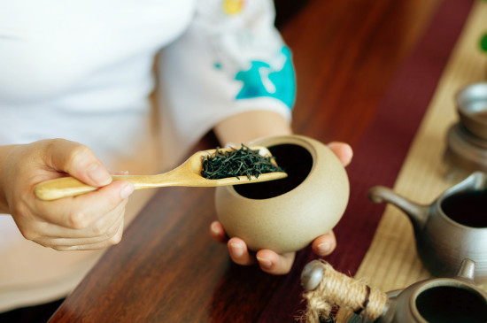 女人喝茶要行扣茶礼吗，叩茶礼女士能用吗？