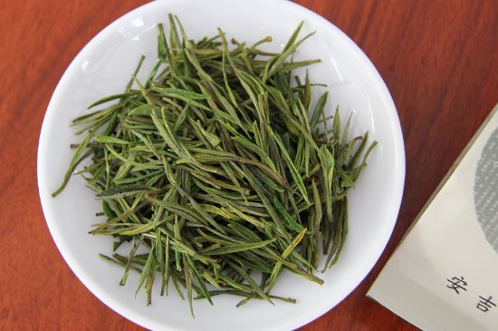 安吉白茶冷藏好还是冷冻好？这个需要根据存放时间来选择