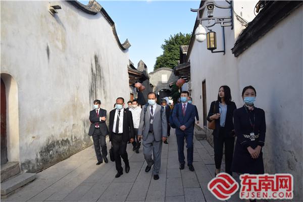外国驻华使节一行参观三坊七巷