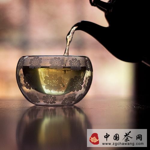 沏茶摄影图片