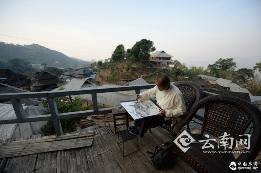 80后布朗小伙自费请国际学者献策民族文化保护