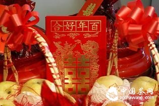 男子求亲茶叶盒藏5万聘礼丈母娘嫌小气一口回绝