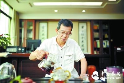 简伯华：“茶贩子”开创“茶叶王国”