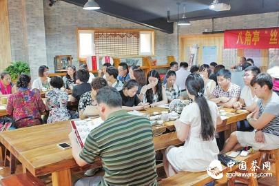 八角亭举行普洱茶产品品鉴会