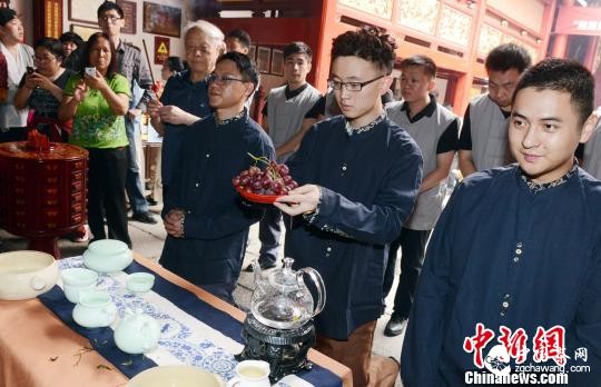 福州三坊七巷郎官巷天后宫举行&ldquo;茶帮拜妈祖&rdquo;祭祀典礼。　记者刘可耕 摄