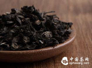 俗话说百茶千味，关于普洱的香型与陈化，其实并没有标准和定论，最终还是要看个人感觉。买是不买，自己看着办吧。
