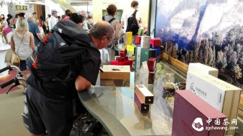 圣谷山茶引起了各国游客的强烈兴趣 (2)