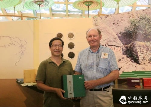 圣谷山茶场董事长高建华和国际茶叶委员会主席诺曼&middot;凯利先生