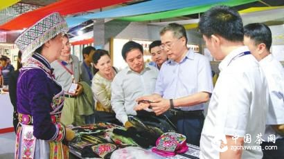 相关领导在宜宾馆参观