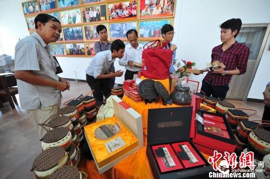 图为广西梧州六堡茶产品展示。　胡雁 摄