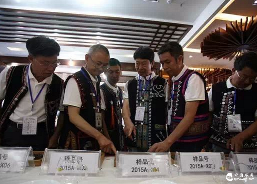 11月5日 普洱茶线上线下同步拍卖