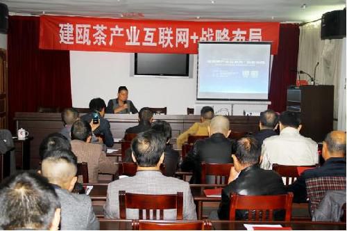 建瓯市农业局副局长叶海鹰发表演讲