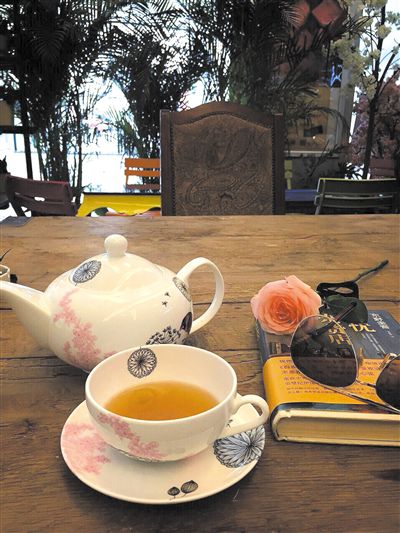 春节，陕茶迎来了开门红，不论是春茶、绿茶、茯茶还是红茶都显现出未来一片大好的景象。面对这样的现象，陕茶如何稳中求进步，成为了陕茶产业内值得大家思考的话题。