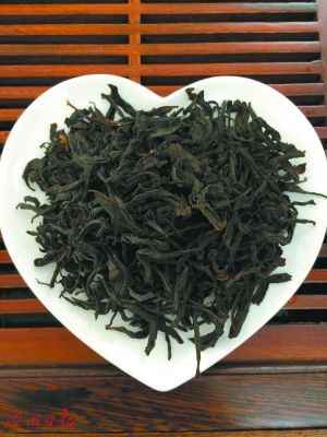 叶汉钟与韩国考察团“斗茶”。