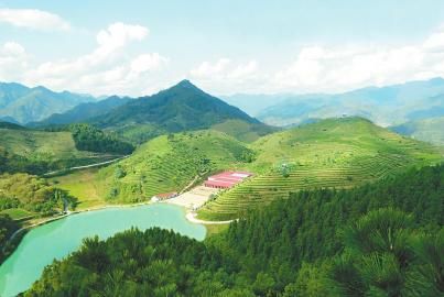 奇尔天堂湖观光茶园俯瞰图本报记者