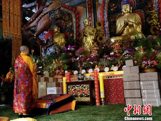 云南昆明圆通禅寺29日举行&ldquo;一念三千茶奉献祈福大法会&rdquo;。　杨培成 摄