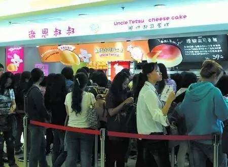 在此后短短1年时间，“徹思叔叔”在全国40多个城市开了超过120家店面，有加盟店店主抱怨，开店包加盟费在内等花了近100万元，结果总公司只派人教了3天便撒手不管了。