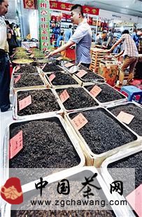 逛武汉茶博会可“捡便宜” 最低可一折拿散茶