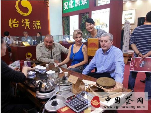 重走茶叶之路系列纪念茶：“湘楚溯源行”、“中原老家行”、“草原放歌行”及“不落的太阳”四款安化黑茶纪念茶首登2013年广州秋季茶博会。全球限量发行，唯一编号，引爆广东藏茶圈。