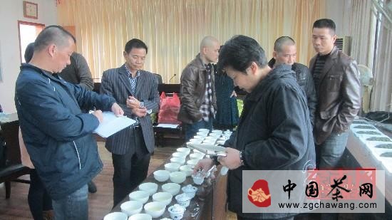 南靖茶王赛在凤翔土楼茶都举办 三类茶叶昨初评
