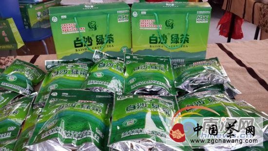 海口海南第一年货展茶香四溢 本地茶卖得火