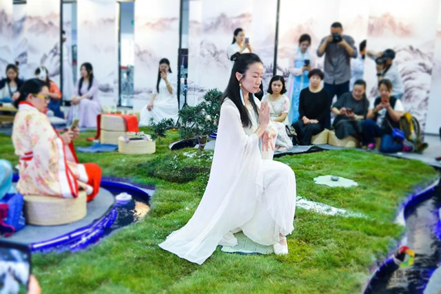 华巨臣 北京茶博会 茶艺师