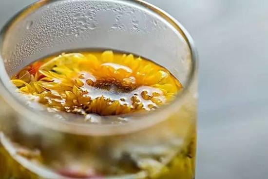 “夏喝绿 冬喝红”？这5种茶才最适合夏天